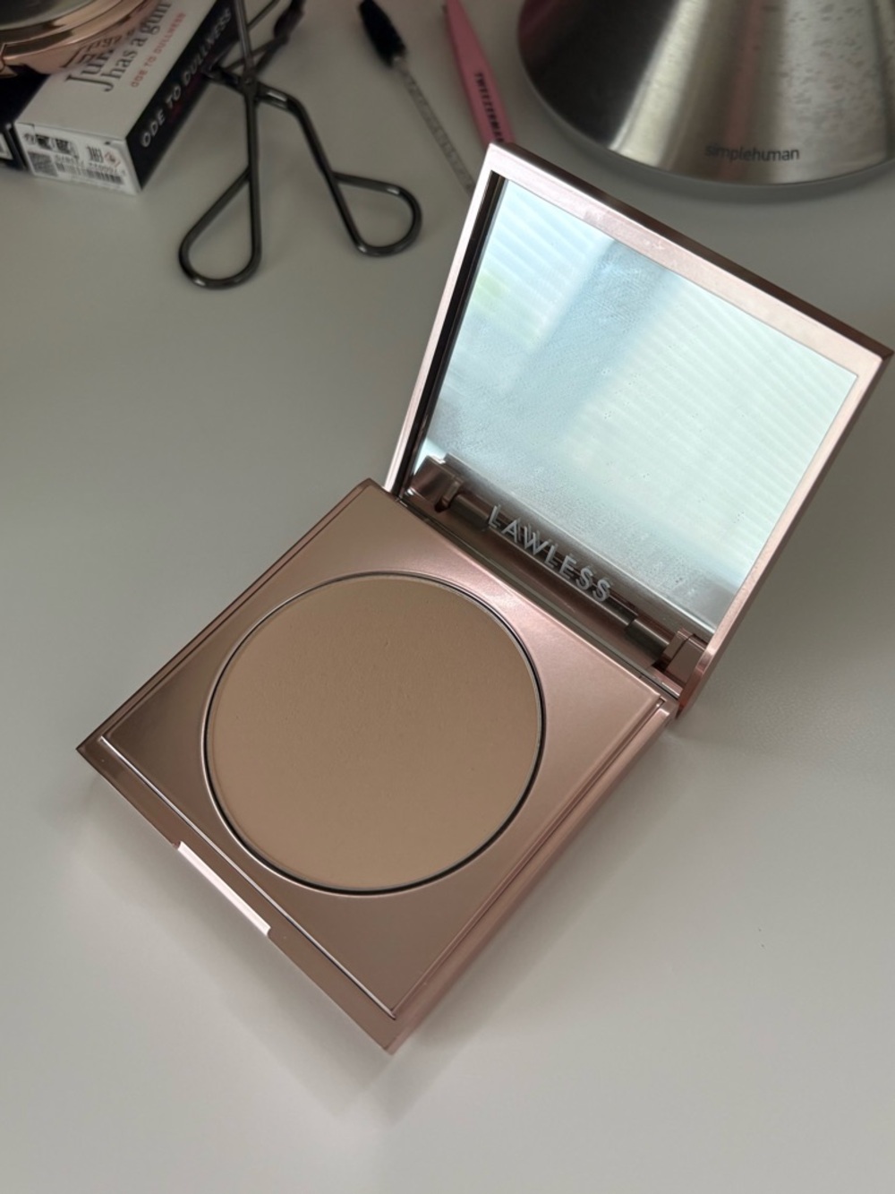 LAWLESS Setting Powder - Fair - Picture 2 of 5